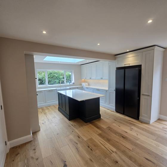 Sunbury-on-Thames: New kitchen with island
